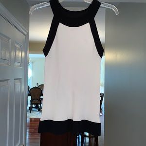 Carmen Black & White Sleeveless Shirt Size Small